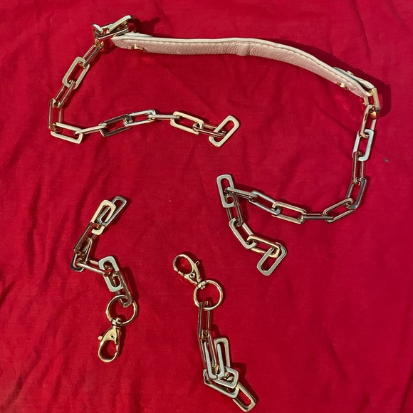 SOLD 🚨 Tory Burch clutch - Picture 4 of 6